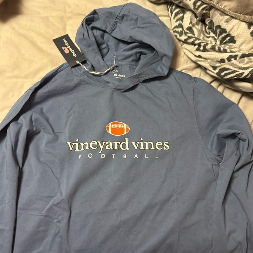 Brand new tshirt hoodie vineyard vines mens medium sized